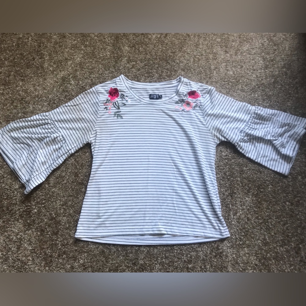 MTH Urbanwear slightly cropped embroidered top